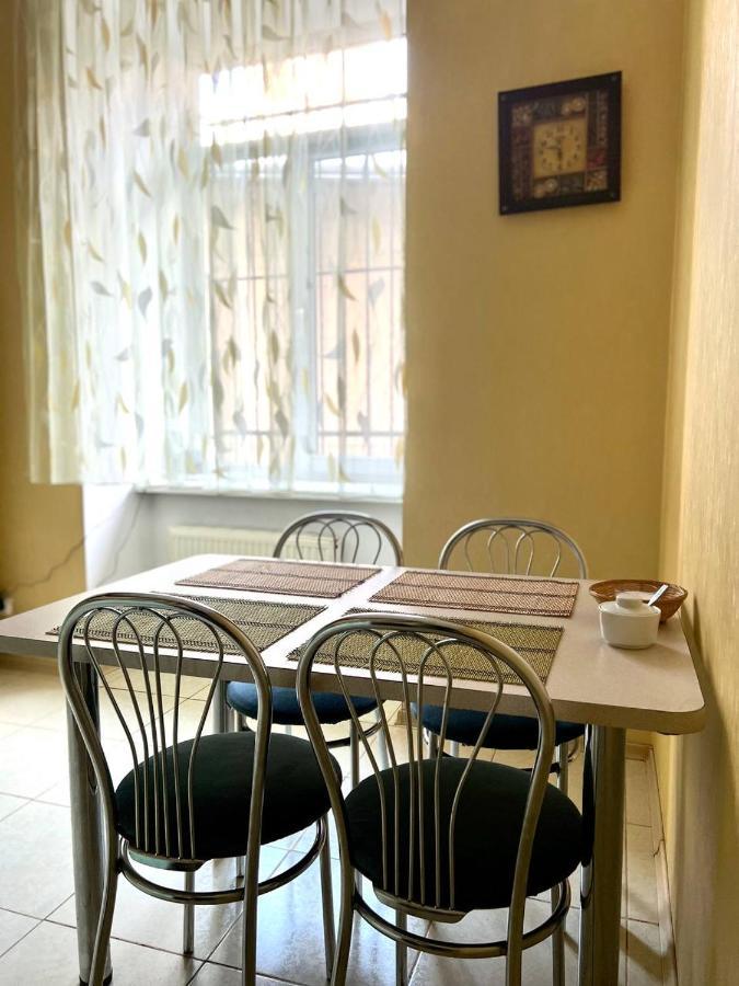 לבוב Apartment On Hnatiuka With Parking מראה חיצוני תמונה