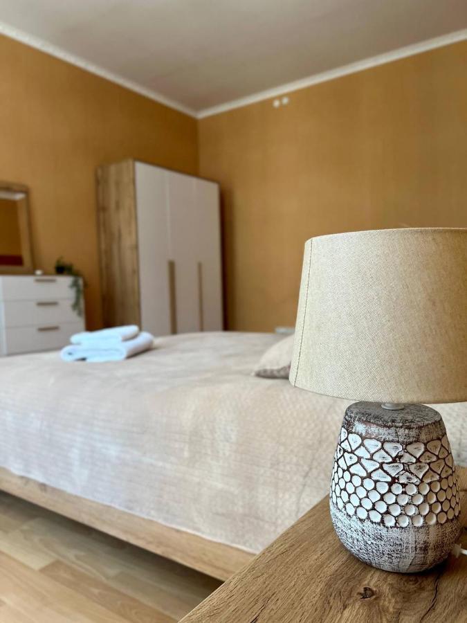 לבוב Apartment On Hnatiuka With Parking מראה חיצוני תמונה