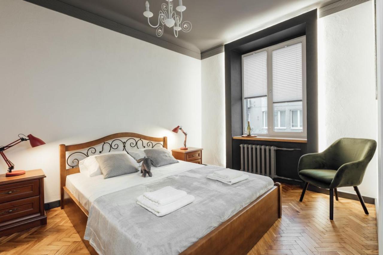לבוב Apartment On Hnatiuka With Parking מראה חיצוני תמונה