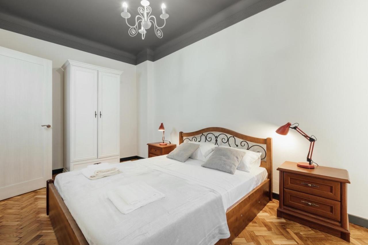 לבוב Apartment On Hnatiuka With Parking מראה חיצוני תמונה